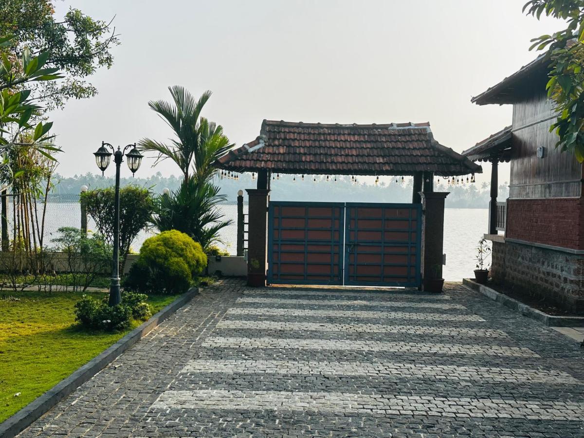 Cherai Lake Resort Черай-Бич Экстерьер фото